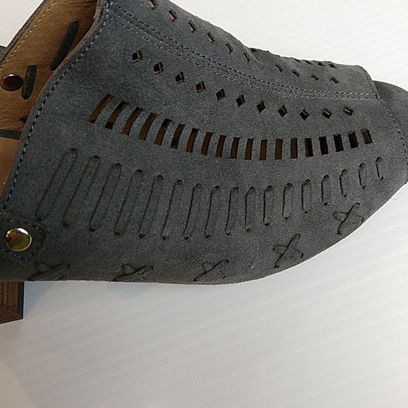 Francesca's Grey Lazer Cut Cage Heels 9 EUC - Picture 11 of 11